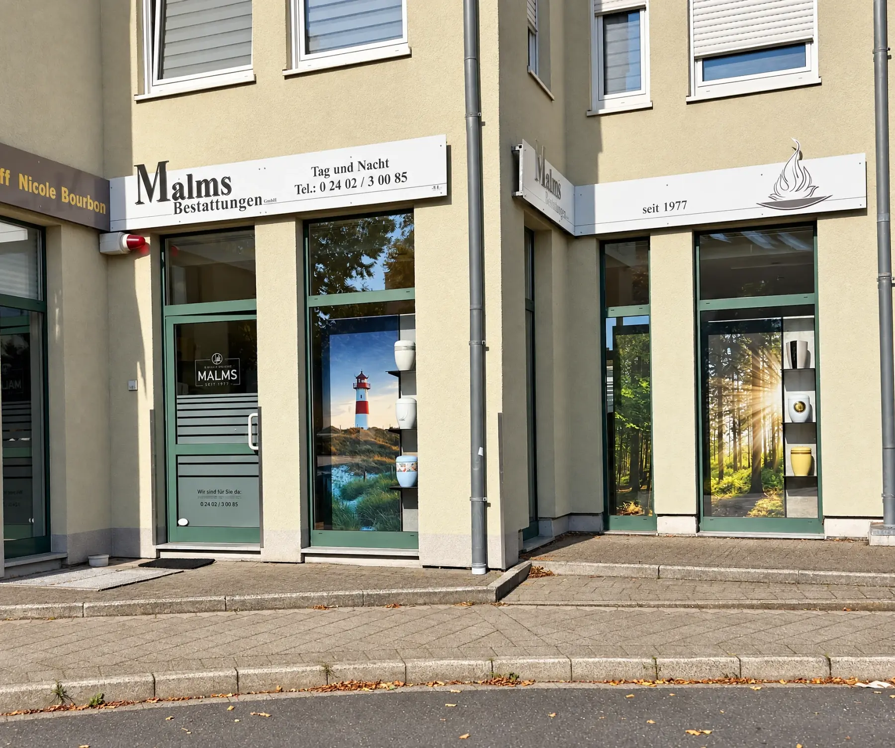 Büro von Malms Bestattungen in Stolberg-Breinig mit Schaufenstern und Firmenschild
